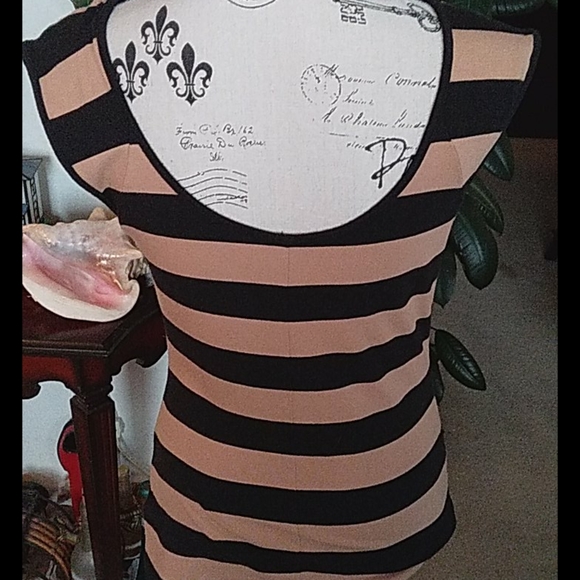 Top - Picture 2 of 2